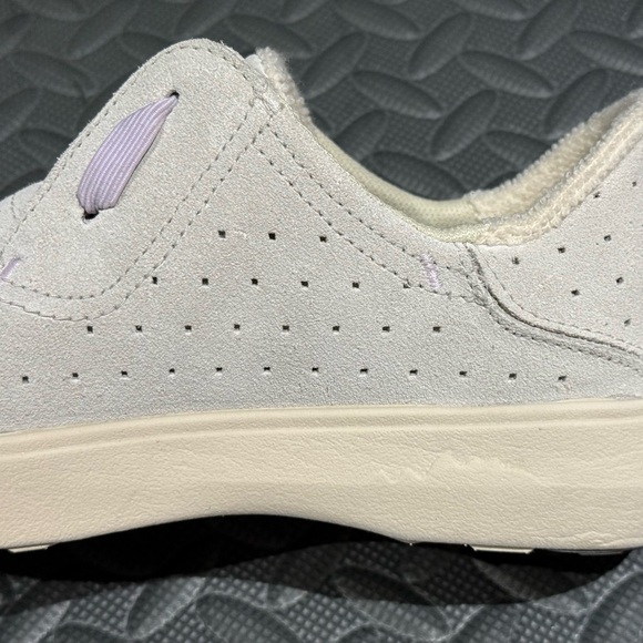 Stio Women's slip on Cream with Lavender Accents sneaker loafer - Picture 10 of 12